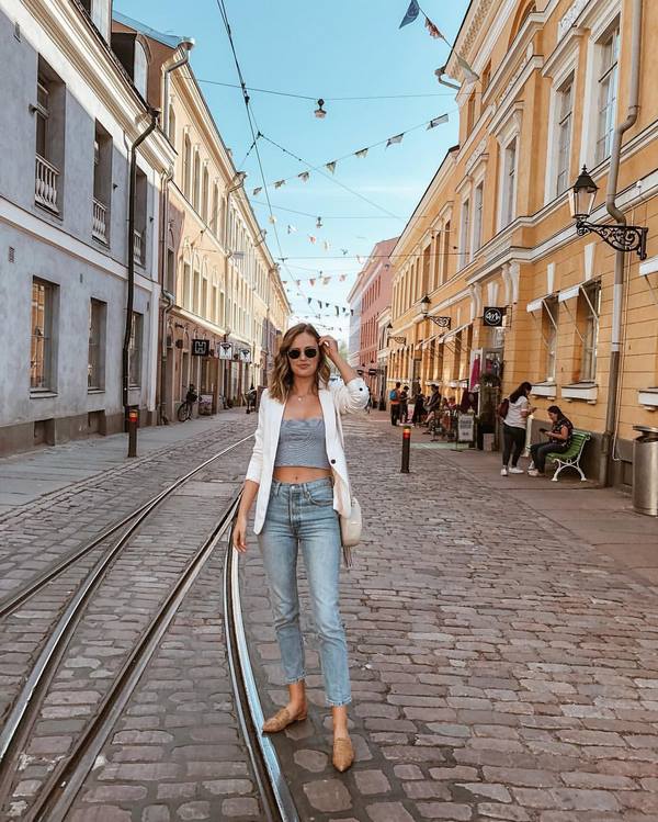 Nouveaux jeans femme à la mode: les meilleurs modèles et styles de la saison 2025-2026