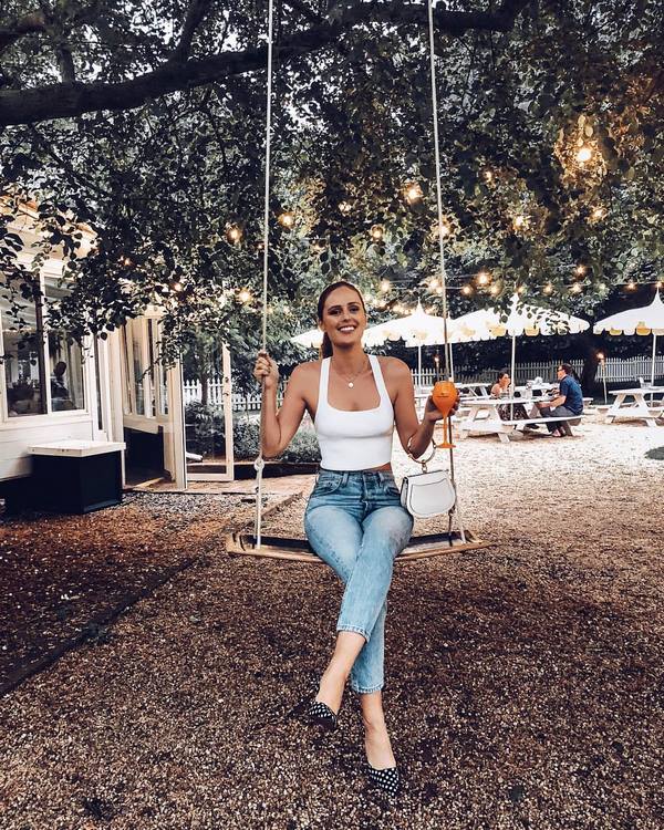 Nouveaux jeans femme à la mode: les meilleurs modèles et styles de la saison 2025-2026