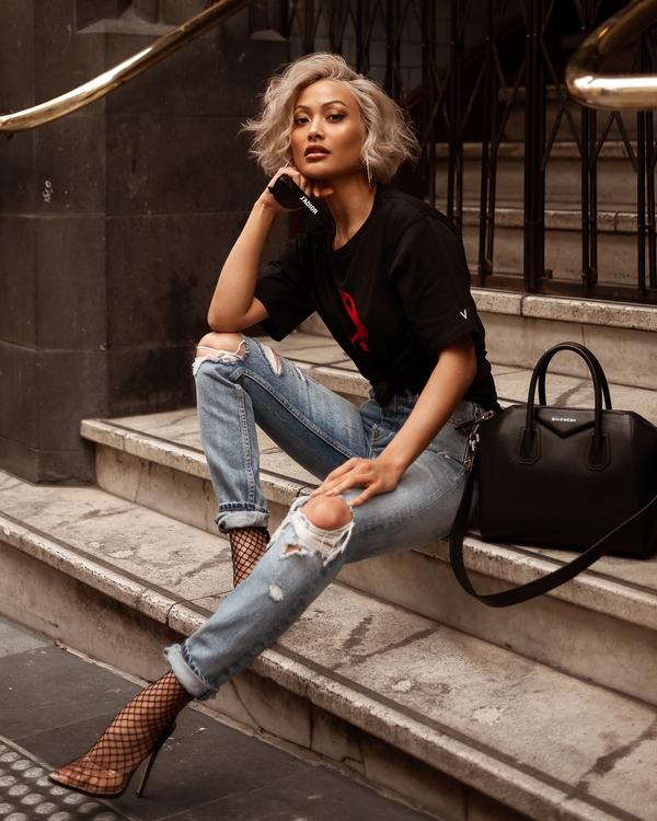 Nouveaux jeans femme à la mode: les meilleurs modèles et styles de la saison 2025-2026