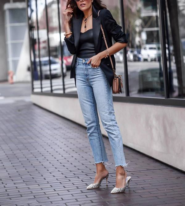 Nouveaux jeans femme à la mode: les meilleurs modèles et styles de la saison 2025-2026