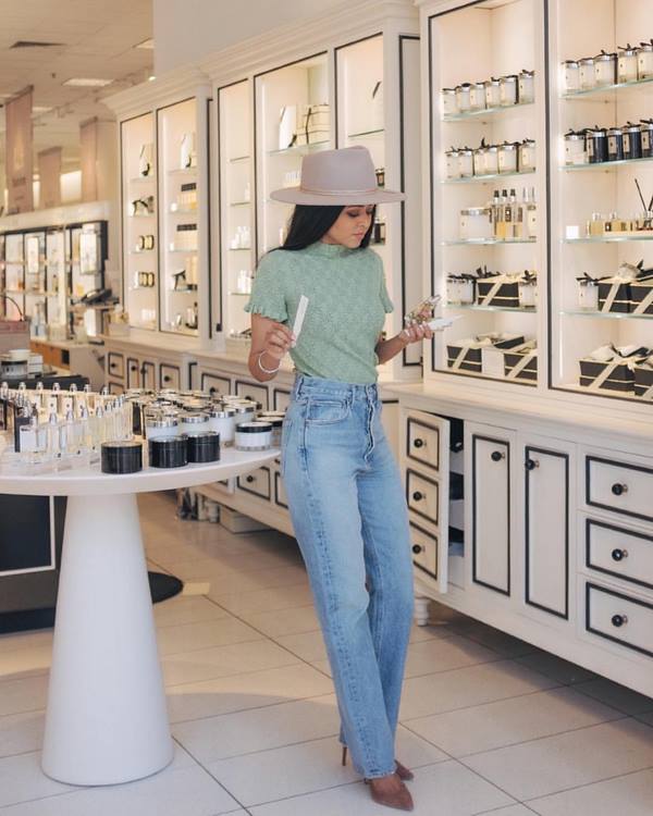 Nouveaux jeans femme à la mode: les meilleurs modèles et styles de la saison 2025-2026