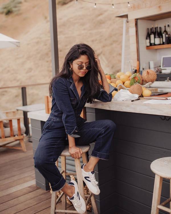 Nouveaux jeans femme à la mode: les meilleurs modèles et styles de la saison 2025-2026