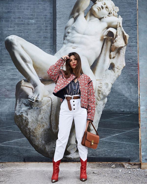 Nouveaux jeans femme à la mode: les meilleurs modèles et styles de la saison 2025-2026