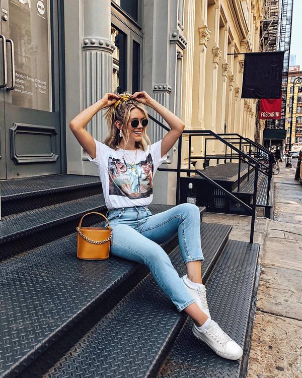 Nouveaux jeans femme à la mode: les meilleurs modèles et styles de la saison 2025-2026
