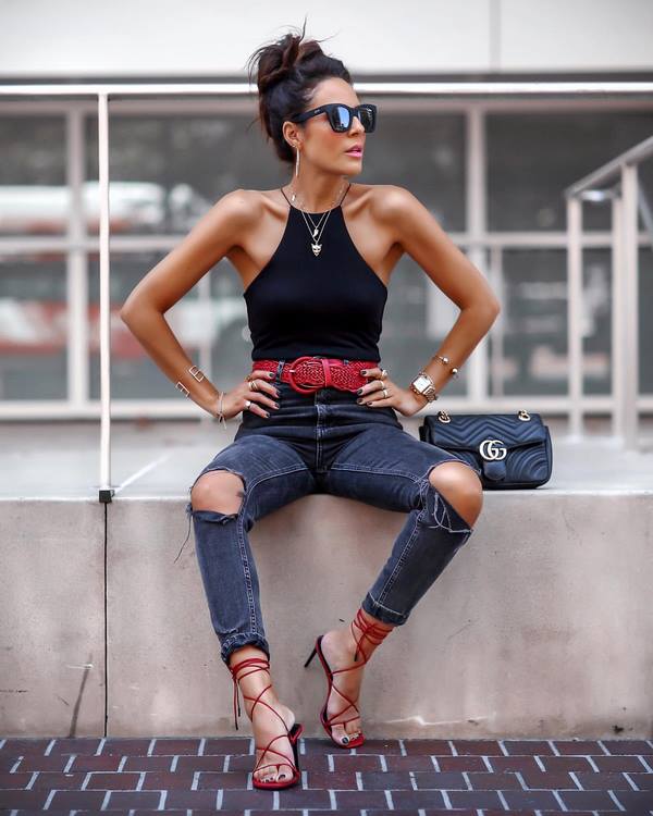 Nouveaux jeans femme à la mode: les meilleurs modèles et styles de la saison 2025-2026