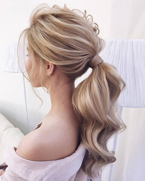 Coiffures inspirantes pour la soirée: les dernières tendances et tendances 2025-2026