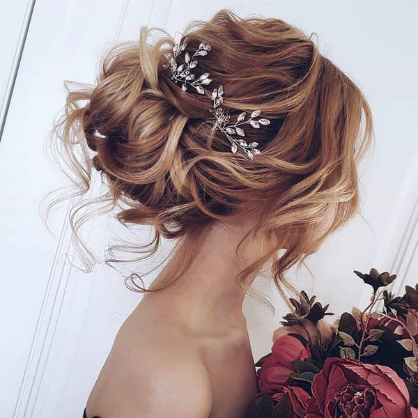 Coiffures inspirantes pour la soirée: les dernières tendances et tendances 2025-2026