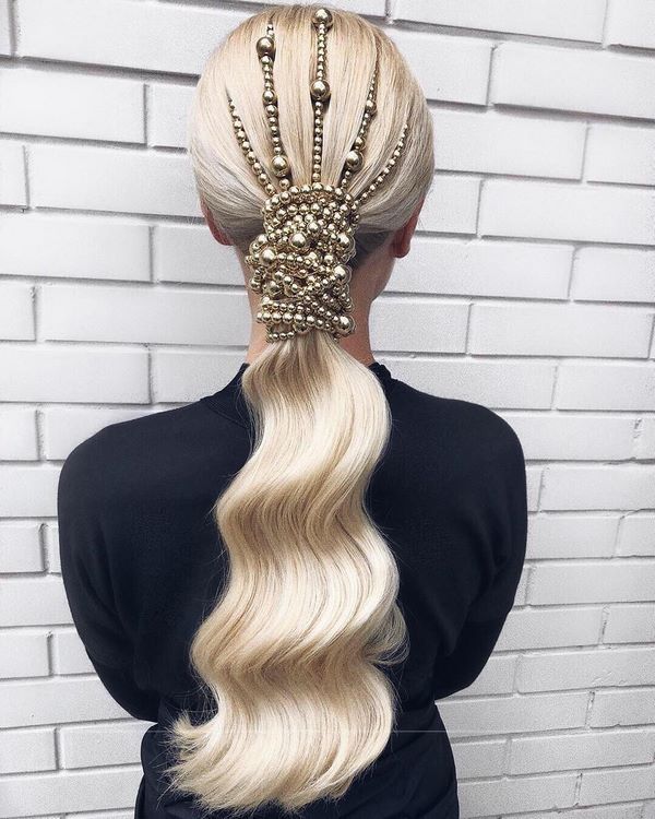 Coiffures inspirantes pour la soirée: les dernières tendances et tendances 2025-2026