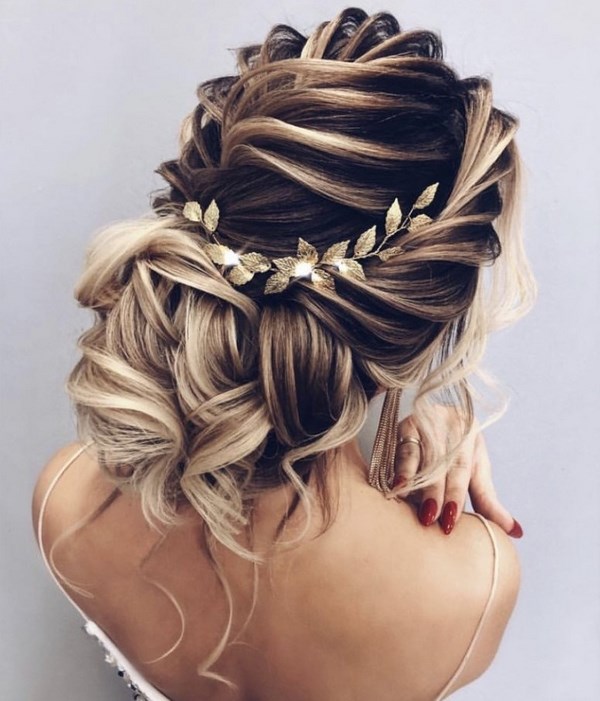 Coiffures inspirantes pour la soirée: les dernières tendances et tendances 2025-2026