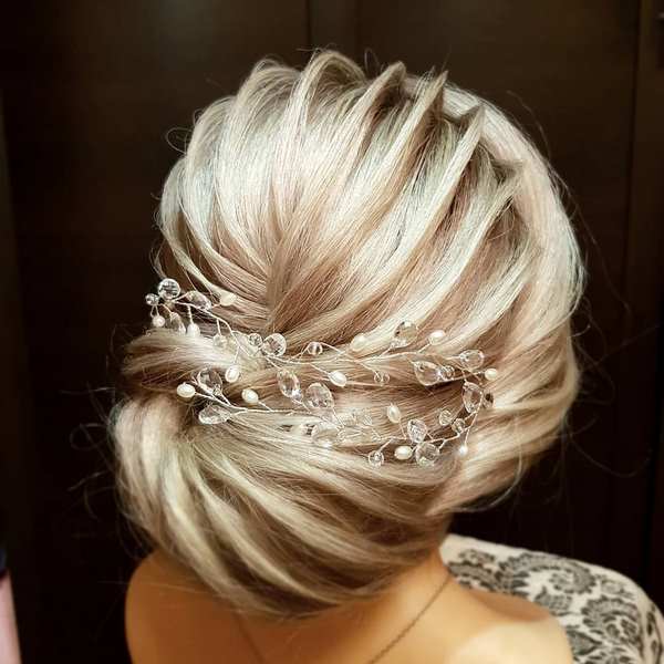 Coiffures inspirantes pour la soirée: les dernières tendances et tendances 2025-2026