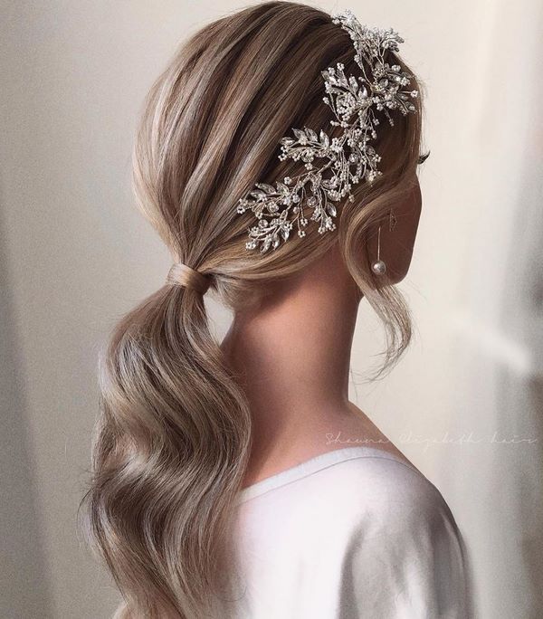 Coiffures inspirantes pour la soirée: les dernières tendances et tendances 2025-2026