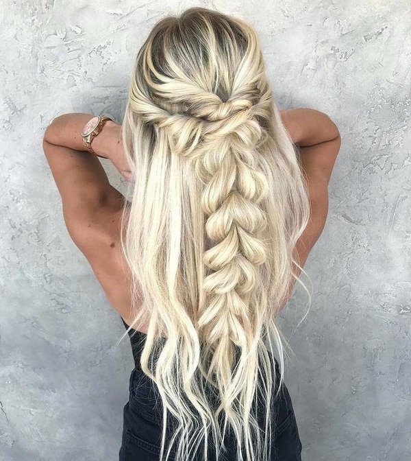 Coiffures inspirantes pour la soirée: les dernières tendances et tendances 2025-2026