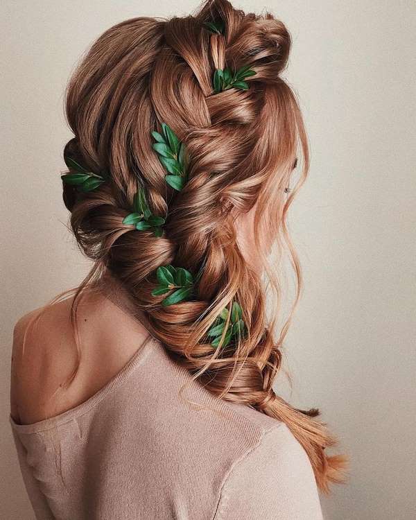 Coiffures inspirantes pour la soirée: les dernières tendances et tendances 2025-2026