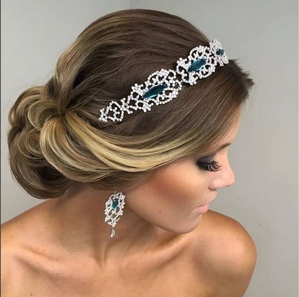 Coiffures inspirantes pour la soirée: les dernières tendances et tendances 2025-2026