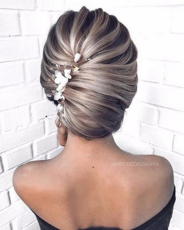 Coiffures inspirantes pour la soirée: les dernières tendances et tendances 2025-2026