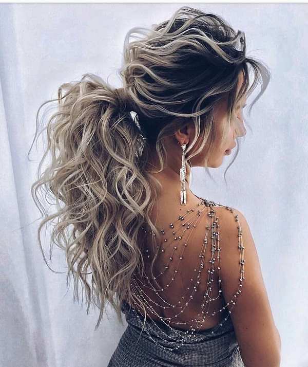 Coiffures inspirantes pour la soirée: les dernières tendances et tendances 2025-2026