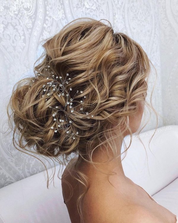 Coiffures inspirantes pour la soirée: les dernières tendances et tendances 2025-2026