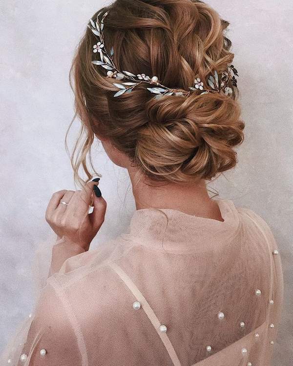 Coiffures inspirantes pour la soirée: les dernières tendances et tendances 2025-2026