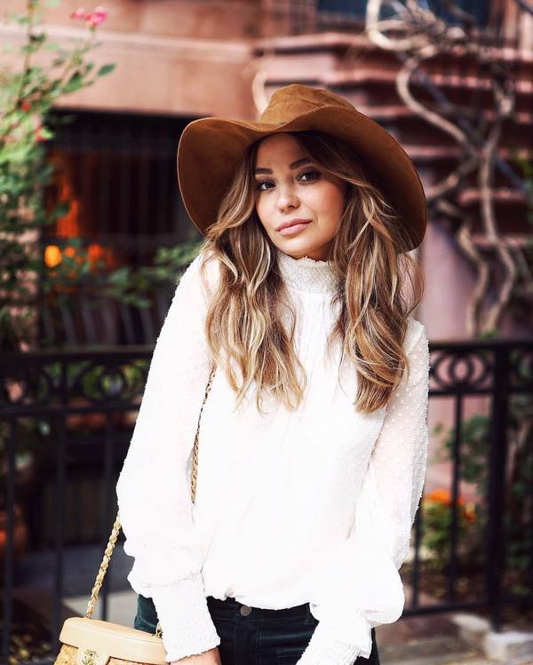 Chemises et chemisiers blancs élégants 2025-2026 - nouveaux modèles et styles