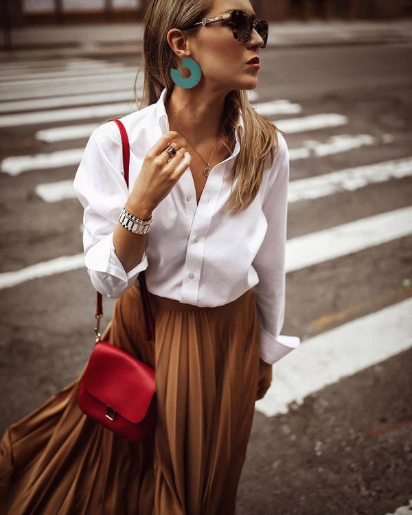 Chemises et chemisiers blancs élégants 2025-2026 - nouveaux modèles et styles