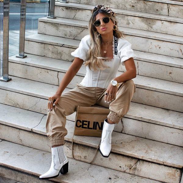 Chemises et chemisiers blancs élégants 2025-2026 - nouveaux modèles et styles