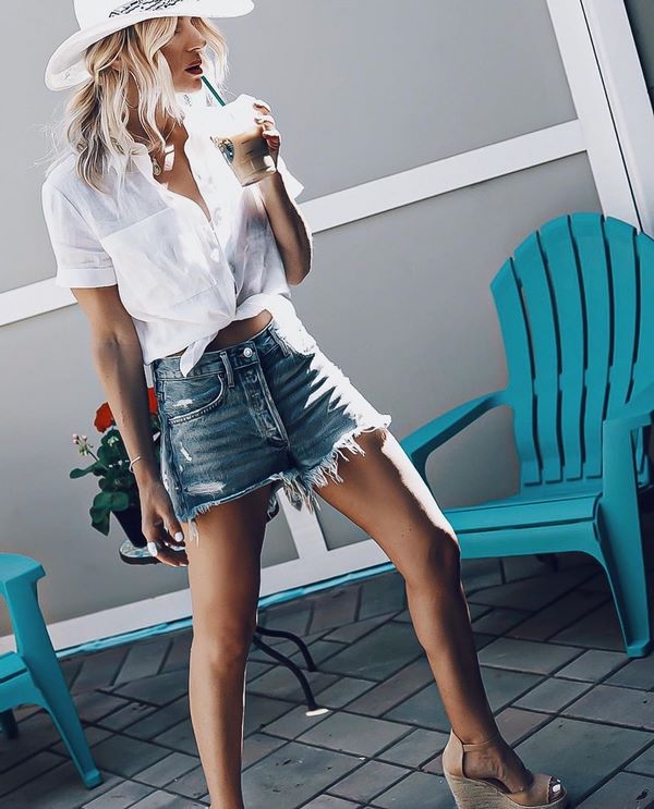 Chemises et chemisiers blancs élégants 2025-2026 - nouveaux modèles et styles