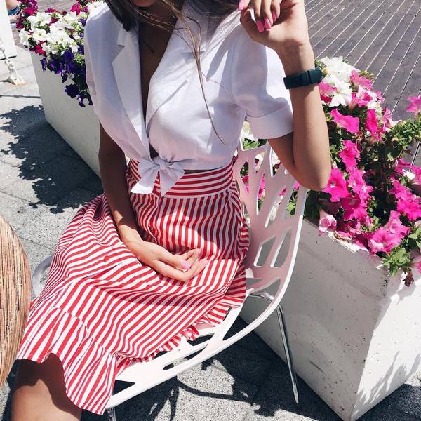 Chemises et chemisiers blancs élégants 2025-2026 - nouveaux modèles et styles