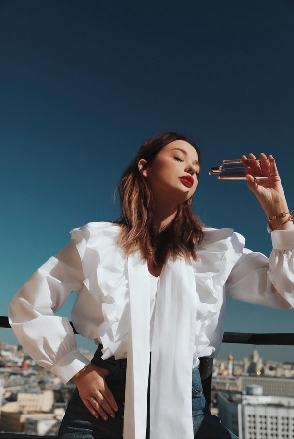 Chemises et chemisiers blancs élégants 2025-2026 - nouveaux modèles et styles