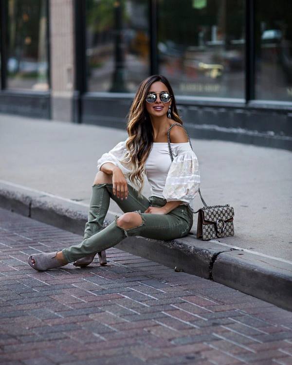 Chemises et chemisiers blancs élégants 2025-2026 - nouveaux modèles et styles