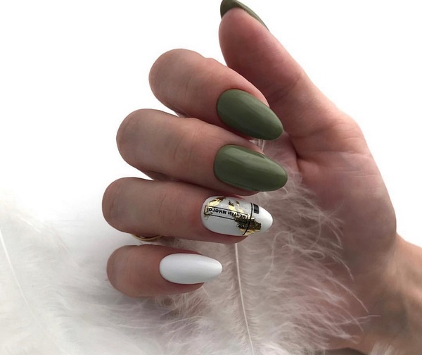 Manucure enchanteresse avec du papier d'aluminium 2025-2026 - mode nouveaux articles et styles