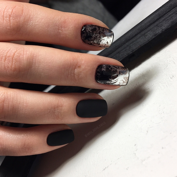 Manucure enchanteresse avec du papier d'aluminium 2025-2026 - mode nouveaux articles et styles