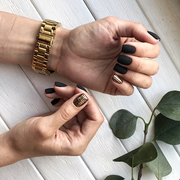 Manucure enchanteresse avec du papier d'aluminium 2025-2026 - mode nouveaux articles et styles