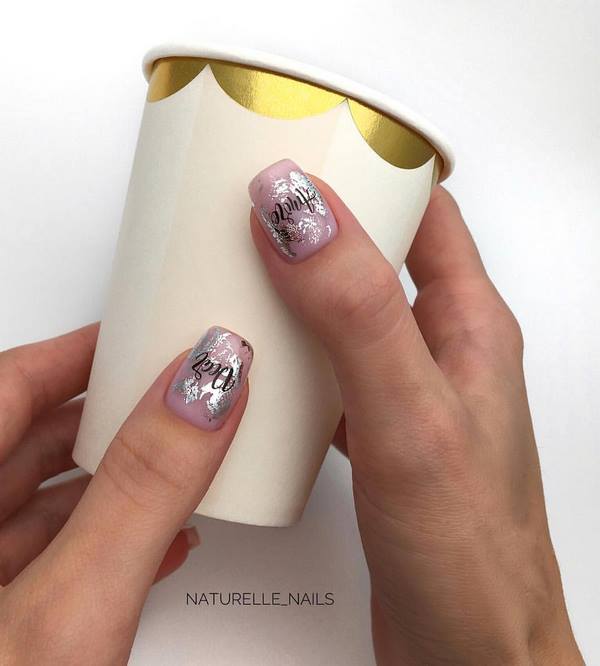 Manucure enchanteresse avec du papier d'aluminium 2025-2026 - mode nouveaux articles et styles