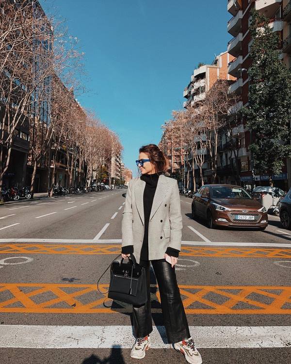 Les meilleures images avec un pantalon en cuir 2025-2026 - les styles les plus élégants de pantalons en cuir pour femmes