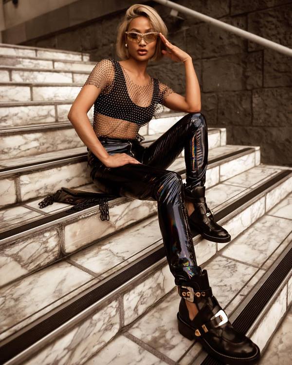 Les meilleures images avec un pantalon en cuir 2025-2026 - les styles les plus élégants de pantalons en cuir pour femmes