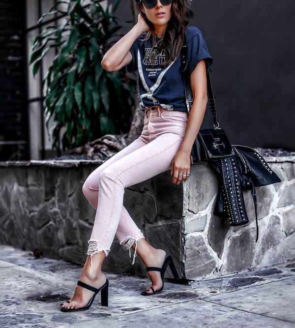 Nouveaux T-shirts, t-shirts et hauts pour la saison 2025-2026 - les meilleurs styles et ensembles