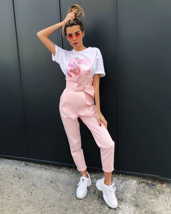 Nouveaux T-shirts, t-shirts et hauts pour la saison 2025-2026 - les meilleurs styles et ensembles