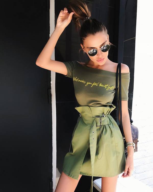 Nouveaux T-shirts, t-shirts et hauts pour la saison 2025-2026 - les meilleurs styles et ensembles