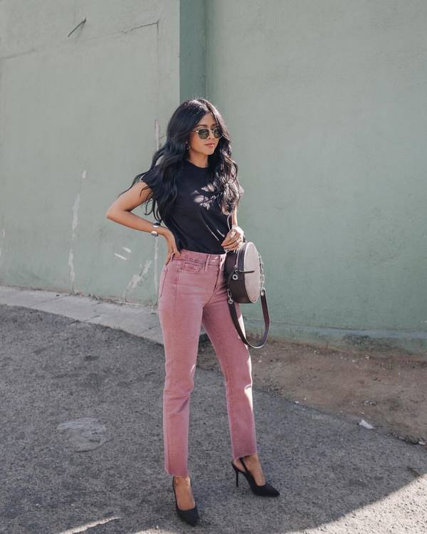 Nouveaux T-shirts, t-shirts et hauts pour la saison 2025-2026 - les meilleurs styles et ensembles