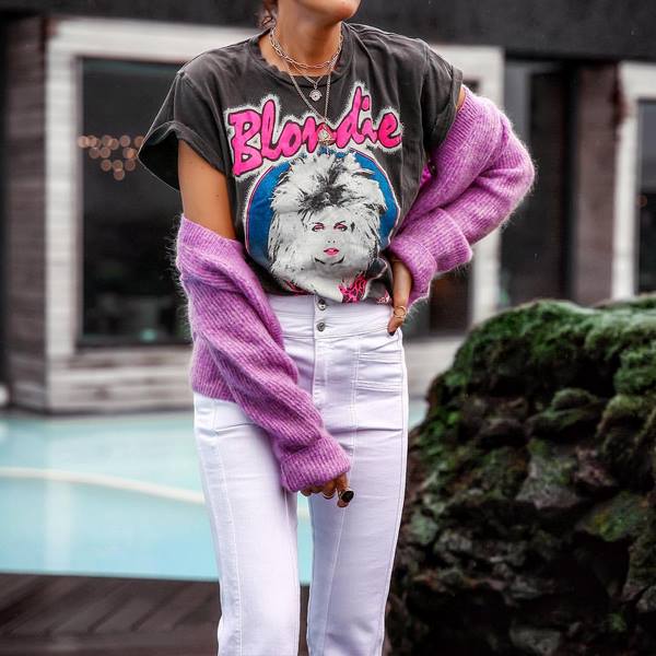 Nouveaux T-shirts, t-shirts et hauts pour la saison 2025-2026 - les meilleurs styles et ensembles