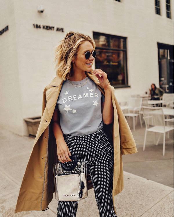 Nouveaux T-shirts, t-shirts et hauts pour la saison 2025-2026 - les meilleurs styles et ensembles