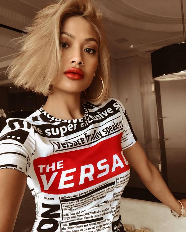 Nouveaux T-shirts, t-shirts et hauts pour la saison 2025-2026 - les meilleurs styles et ensembles