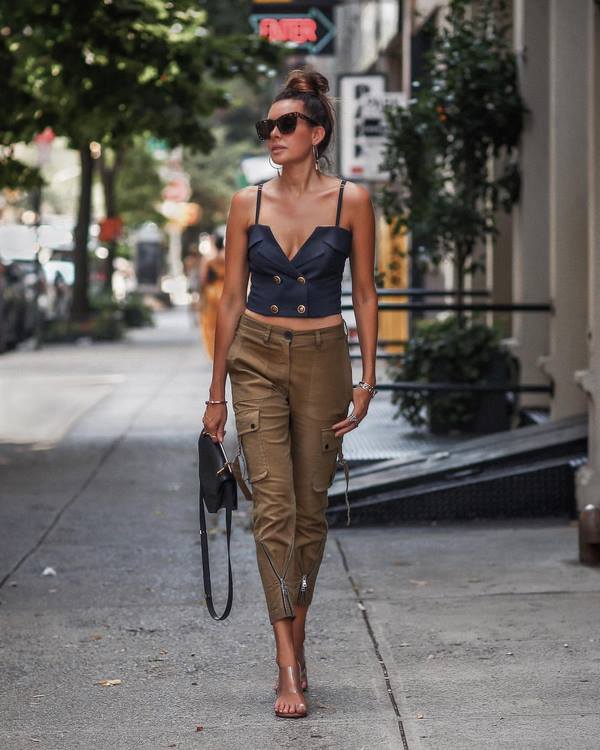 Nouveaux T-shirts, t-shirts et hauts pour la saison 2025-2026 - les meilleurs styles et ensembles