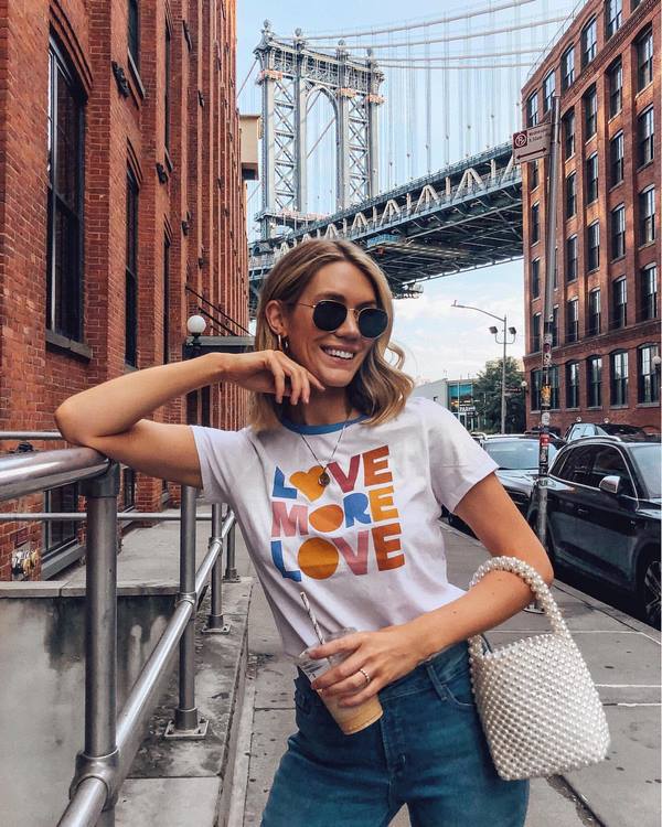 Nouveaux T-shirts, t-shirts et hauts pour la saison 2025-2026 - les meilleurs styles et ensembles