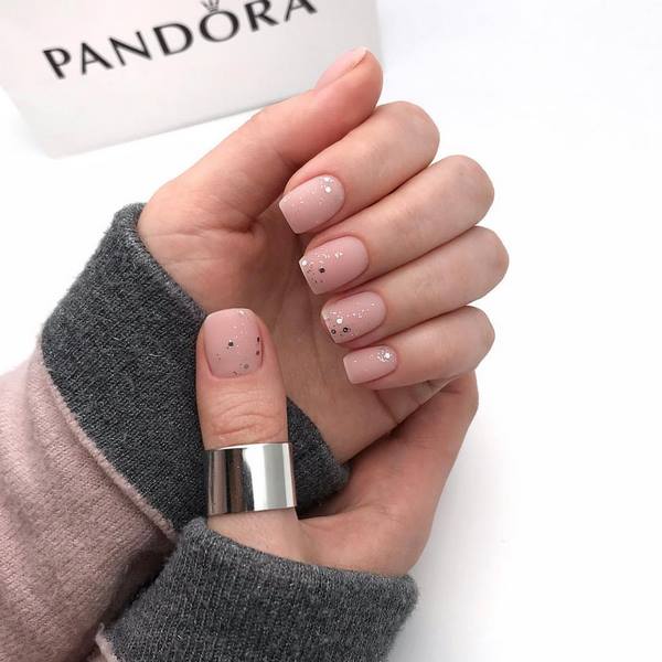 La plus belle manucure simple 2025-2026 - de nouveaux exemples de conception d'ongles simples