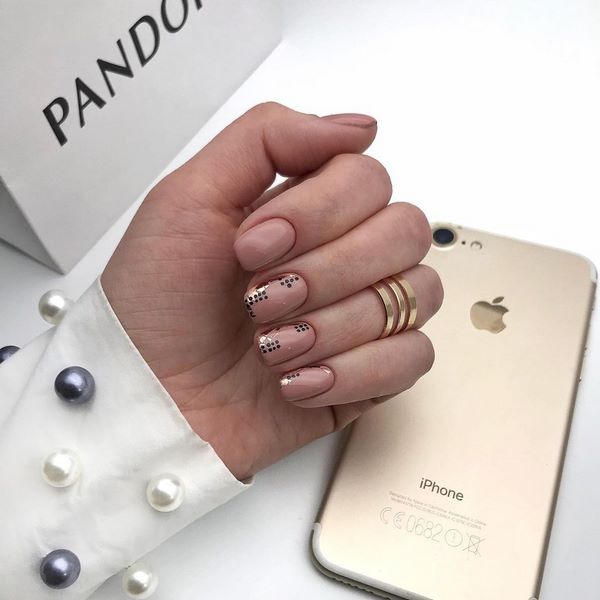 La plus belle manucure simple 2025-2026 - de nouveaux exemples de conception d'ongles simples