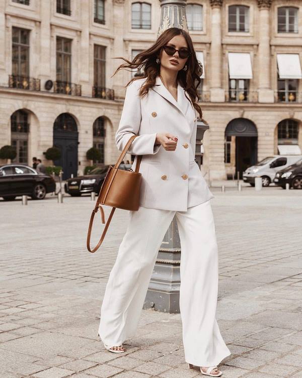 Style vestimentaire minimaliste: comment créer une image à la mode 2025-2026