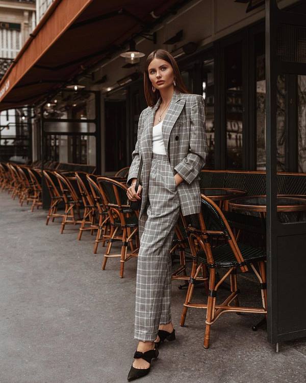 Style vestimentaire minimaliste: comment créer une image à la mode 2025-2026