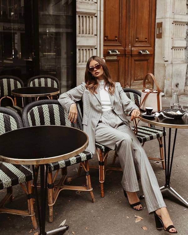 Style vestimentaire minimaliste: comment créer une image à la mode 2025-2026