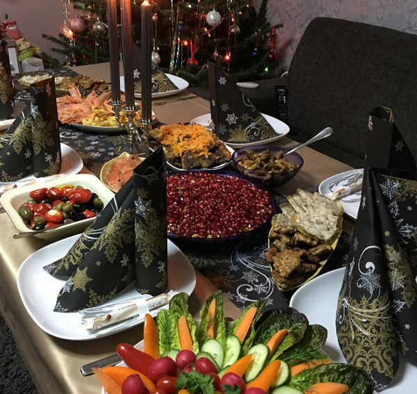 Comment magnifiquement décorer la table du Nouvel An 2026 - Les meilleurs conseils photo